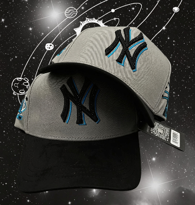 Gorra bicolor gris y negro Big Boss con logo NY en strass - Kevin Hats