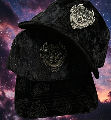 Gorra negra Oni Demon terciopelo bordado - Barbas Hat x Corridos Tumbados